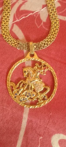 Vendo esse cordão de Prata ?