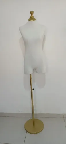 Manequins de bustocostura e manequins de fibra