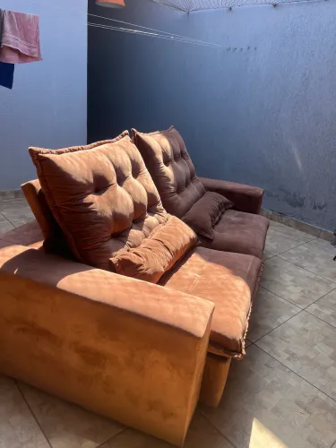 Sofá Retrátil de 2.30x1.30Metros em Perfeito estado de conservação,tecido Suede