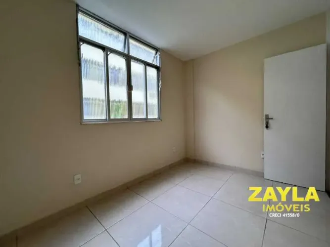 Excelente Oportunidade, 2 quartos, 1 sala arejada, porteiro 24 horas, 1 vaga de garagem! A