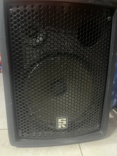 Caixa Passiva Staner com pedestres