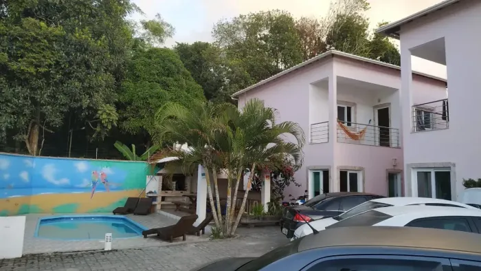 Casa dentro de condomínio fechado