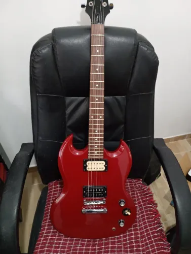 Guitarra SG Epiphone + Pedal Cuve Baby