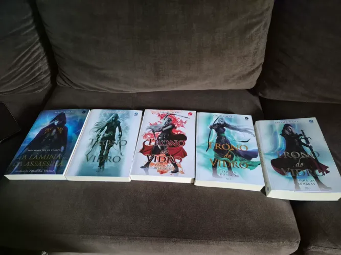 Coleção o trono de vidro capa antiga - livros 1 à 4 + extra - ótimo estado