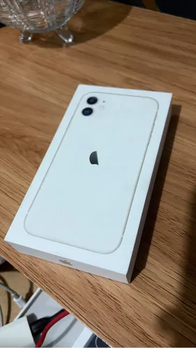 iPhone 11. 64 GB