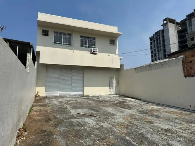 Excelente Prédio Comercial para Locação na Av. Visconde de Porto Alegre - Praça 14 de Jane