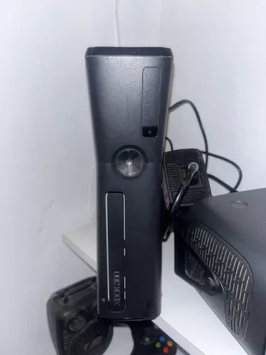 Xbox 360 Slim 250GB Desbloqueado RGH + Controle