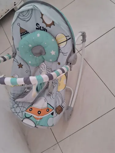 Cadeira de balanço para bebê, é novinha em folha.
