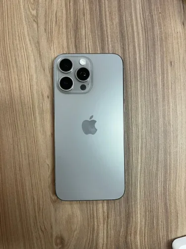 Vende se IPhone 15 pro Max ( retirada por conta do comprador ) nas estações de metrô