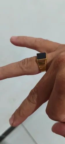 ANEL EM OURO 18 COM PEDRA ONIX