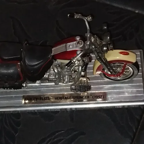 MINIATURA DE MOTO HD (1997)