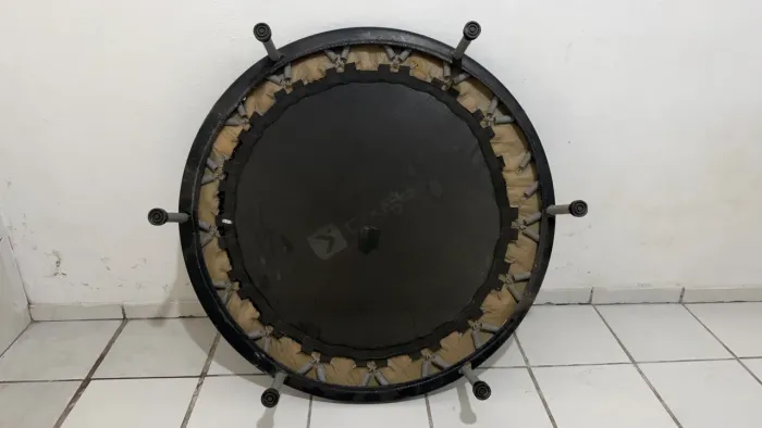 Vendo um trampolim usado