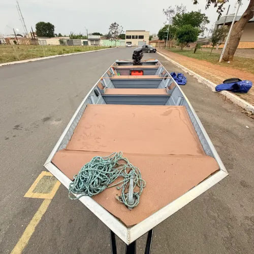 VENDE-SE CANOA COMPLETA PARA PESCA.?