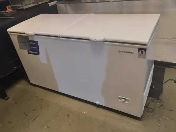 Vende-se freezer horizontal Metalfrio 546 litros seminovo