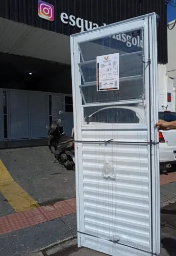 PORTA COM BÁSCULA BRANCA 60CM 70CM OU 80CM