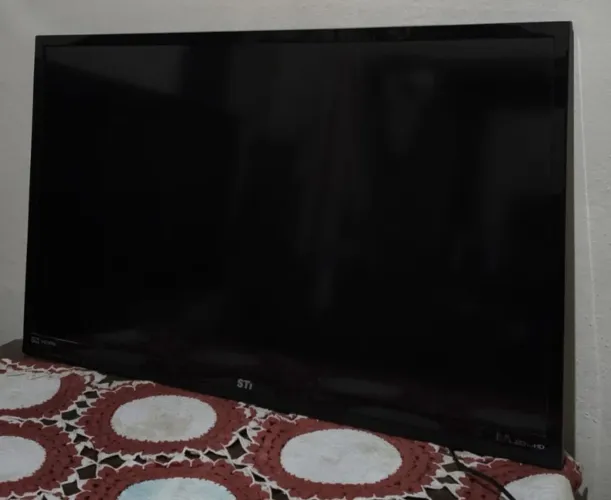 Vende se uma TV 43 polegadas