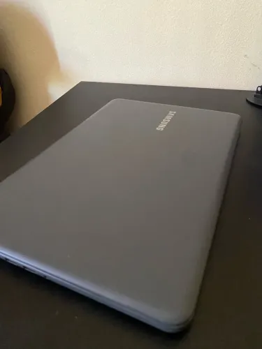 Notebook Samsung em ótimo estado, funcionando perfeitamente e pronto para uso! 
