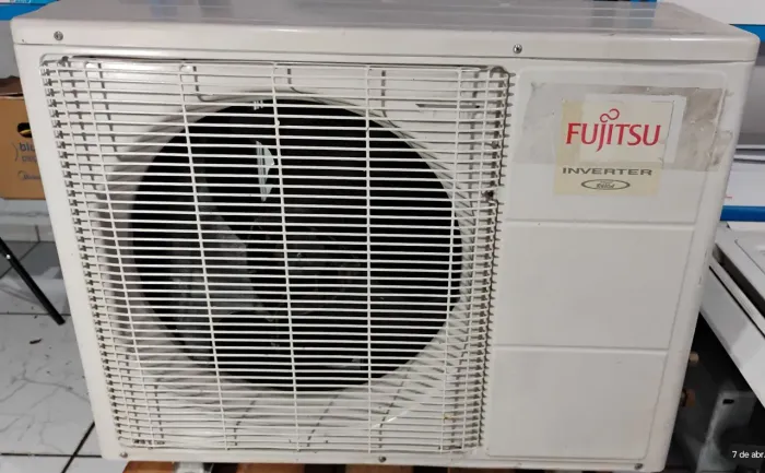 AR CONDICIONADO SPLIT K7 24000BTU FUJITSU MOD OABA24LALL 220V FRIO EM EXCELENTE ESTADO