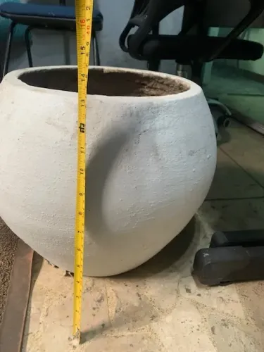 vaso de plantas grande de cimento