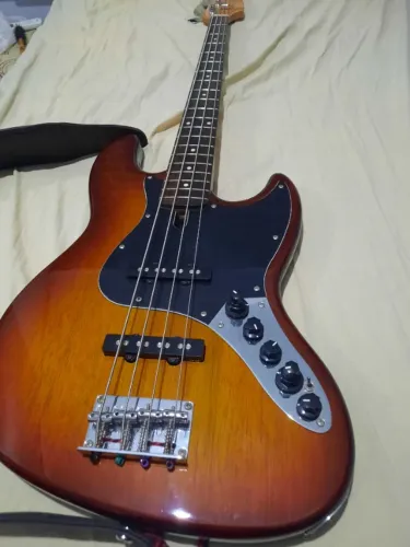 Baixo Jazz Bass Sire Marcus Miller V3