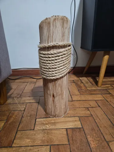 Castiçal Tronquinho De Madeira Rústica / Arranhador para gatos