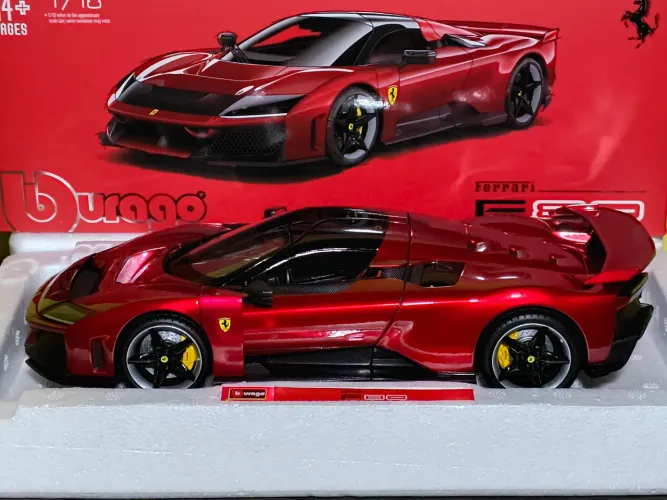 Miniatura Ferrari F80 1:18 Bburago Signature Vermelho Metálico Rosso Supercar Nova