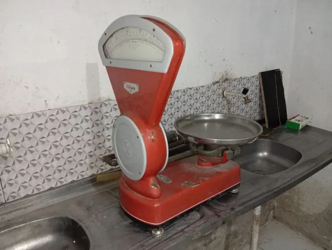 Vende-se balança muito boa