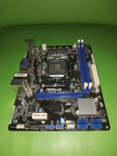 Placa Mãe LGA 1155 H61M-HG4 DDR3 VGA/HDMI - Asrock