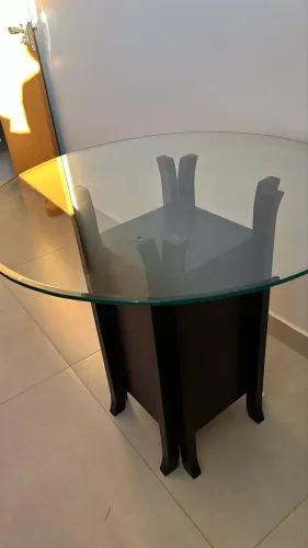 Mesa com diâmetro de 90 cm