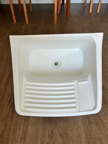 Tanque de lavar roupas com esfregador 