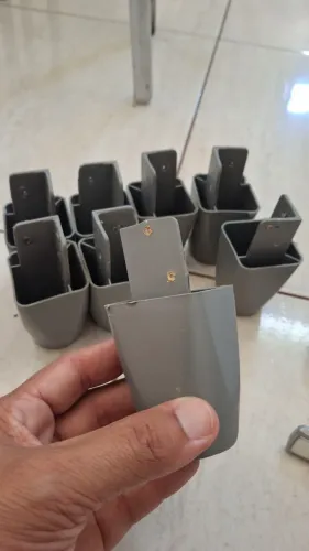 Pés de Guarda roupa 