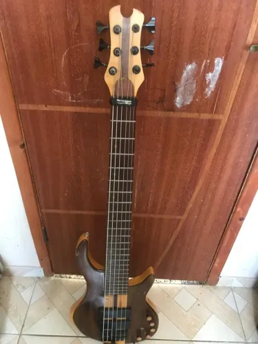 Vendo contrabaixo 6 cordas ativo 