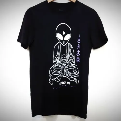 Camiseta Preta Estampada Alien / ET Meditando