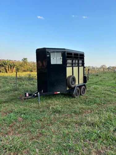 Vendo trailer para dois cavalos 