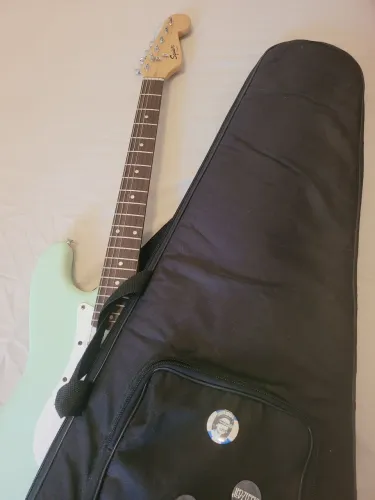 Guitarra Fender Squier Bullet Strat