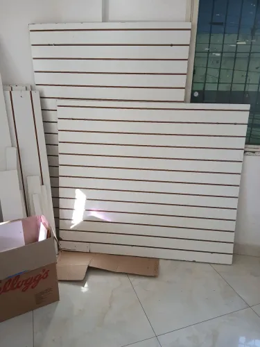 Painéis MDF canaletados brancos, tamanhos variados