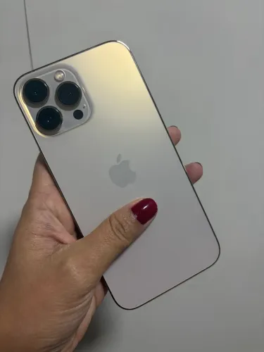 iPhone 13 Pro Max com bateria boa
