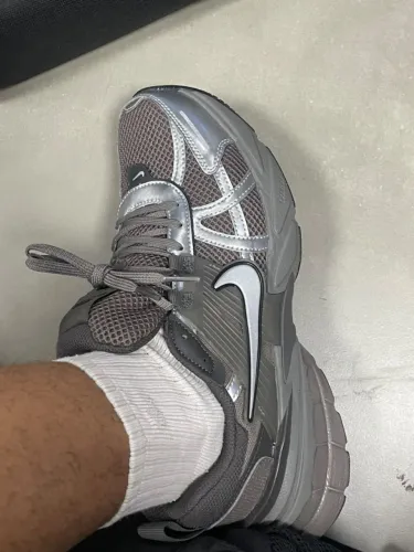 Tênis NIKE V2K RETRÔ RUNNING