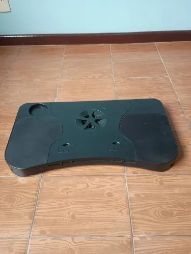 Mesa retrátil para notebook com ventoinha