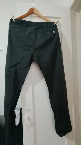 Calça em tecido chino
