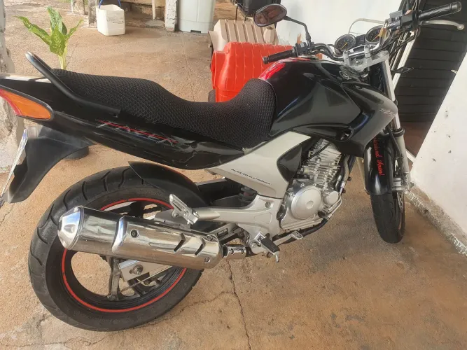 Vendo moto yamaha fazer...250 cilindradas