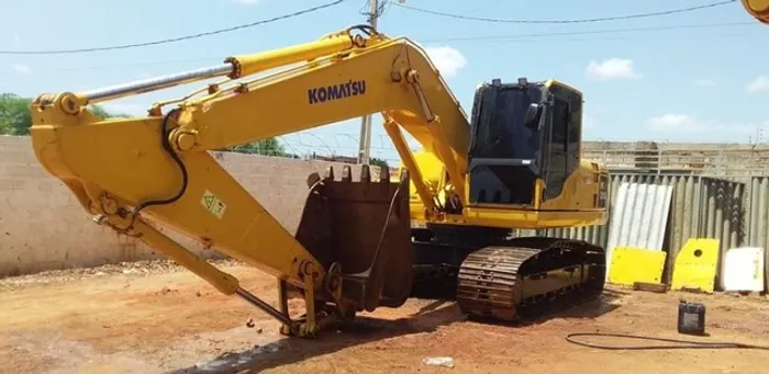 Caminhões e Máquinas