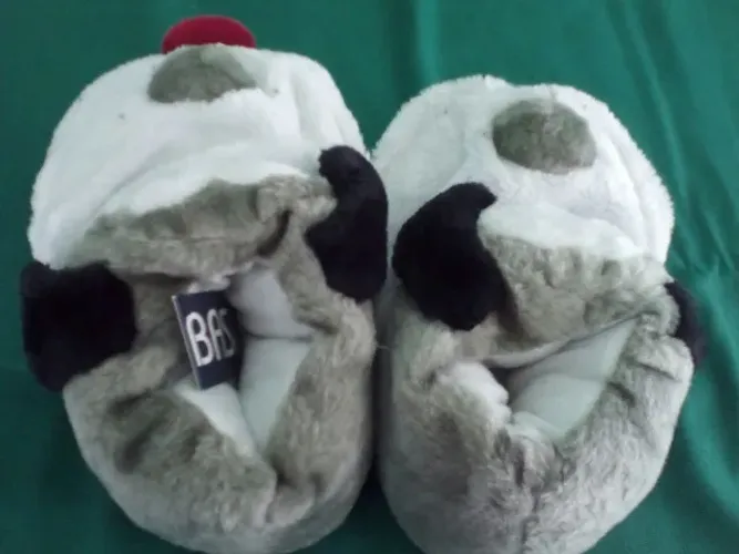 Par de Pantufas 38 39 fechada tipo sapato bem quentinha peluciada mod cachorro linda