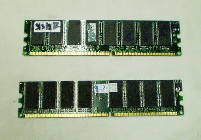 Duas memórias antigas para PC.- Cód. 544 -
