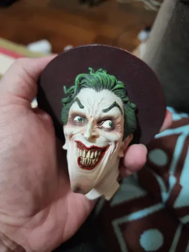 estátua Joker Sideshow Premium Format exclusiva