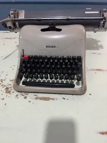 Maquina De Escrever Olivetti Lexikon 80 - Funcionando