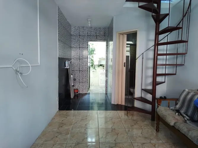Casa à venda, com 2 quartos/dormitórios, 1 vaga/box, no bairro Guarujá, Zona Sul de POA/RS