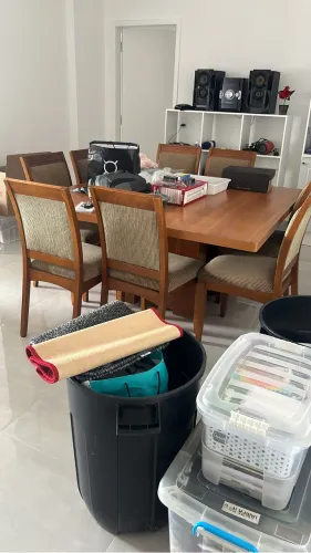 Mesa de sala de jantar com 8 cadeiras 