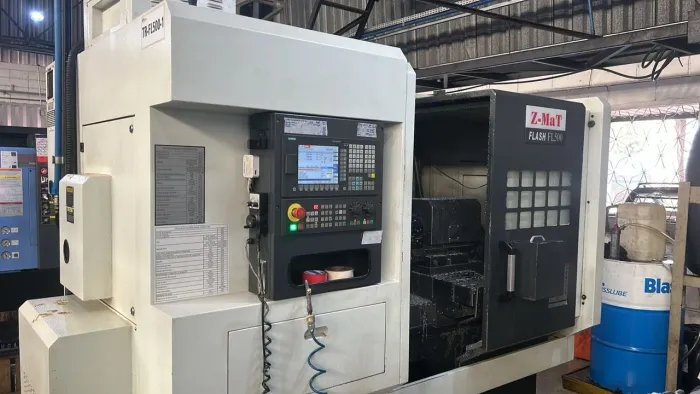 Torno Cnc com ferramentas acionada