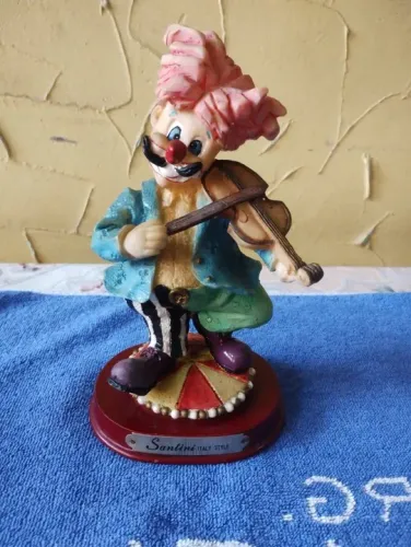 decoração palhaço musico em resina mede 20 cm feito na italia